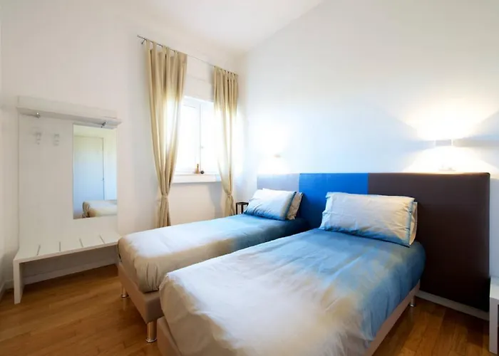 לינה וארוחת בוקר Moma *