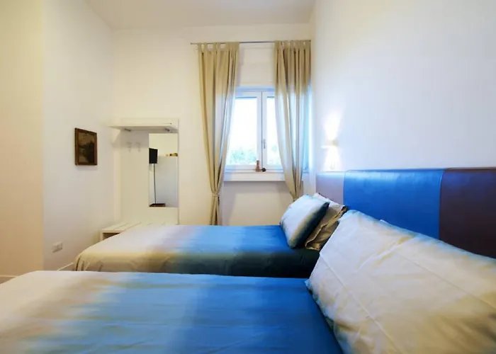 לינה וארוחת בוקר Moma *