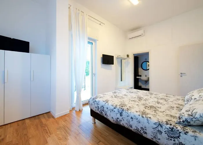 לינה וארוחת בוקר Moma *