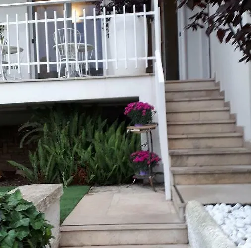 Moma לינה וארוחת בוקר בארי